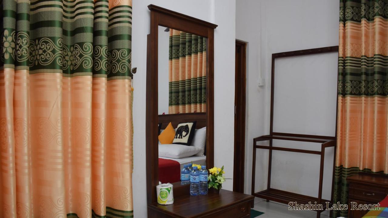 Shashin Lake Resort ดัมบูลลา ภายนอก รูปภาพ