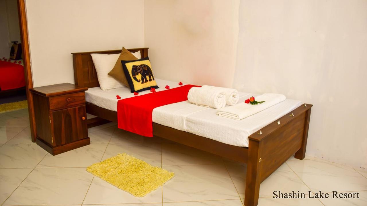 Shashin Lake Resort ดัมบูลลา ภายนอก รูปภาพ