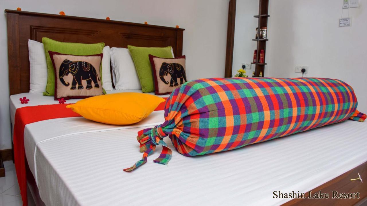 Shashin Lake Resort ดัมบูลลา ภายนอก รูปภาพ